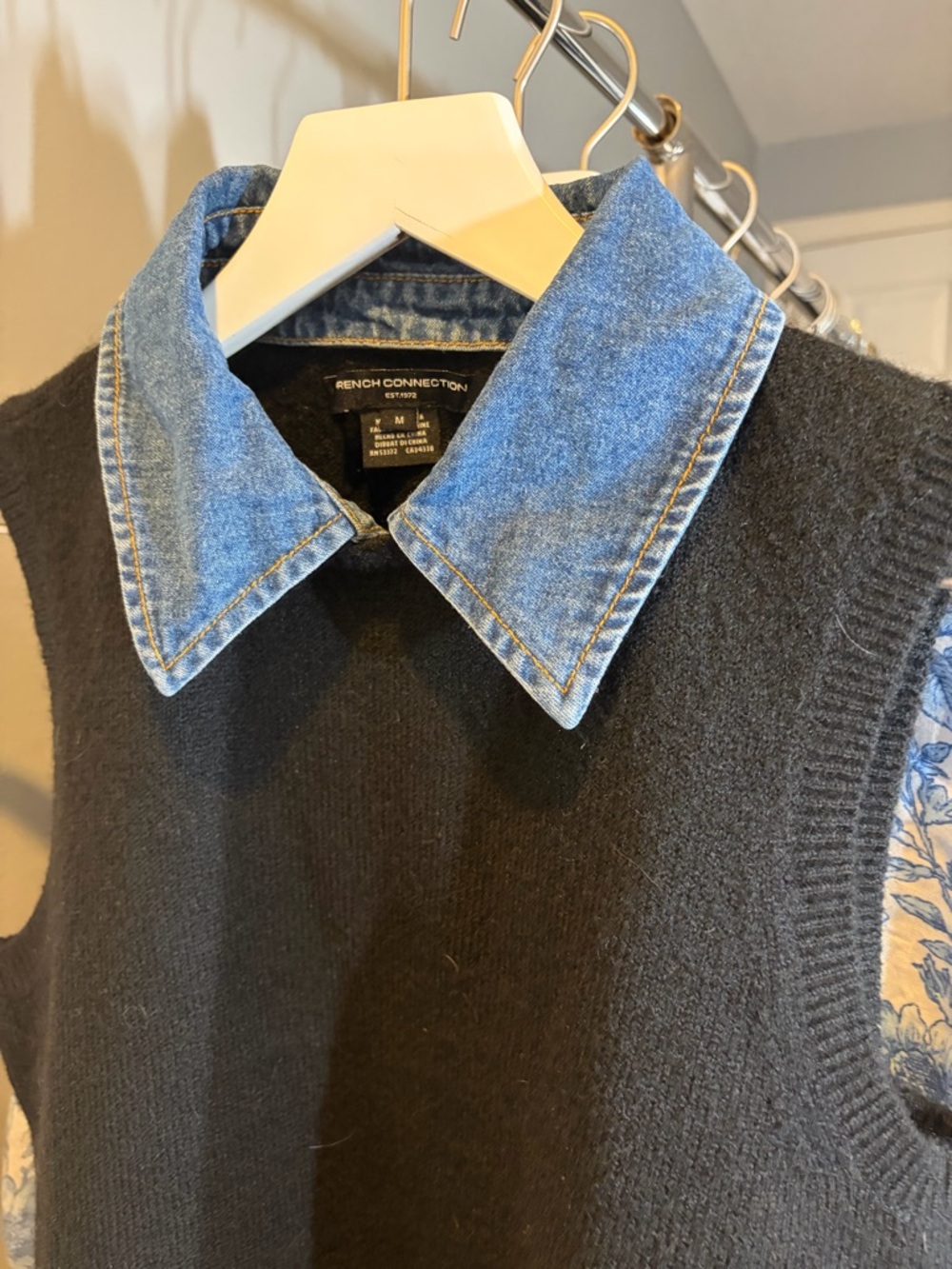 Black Sleeveless Knit Top with Denim Collar - Picture 7 of 9